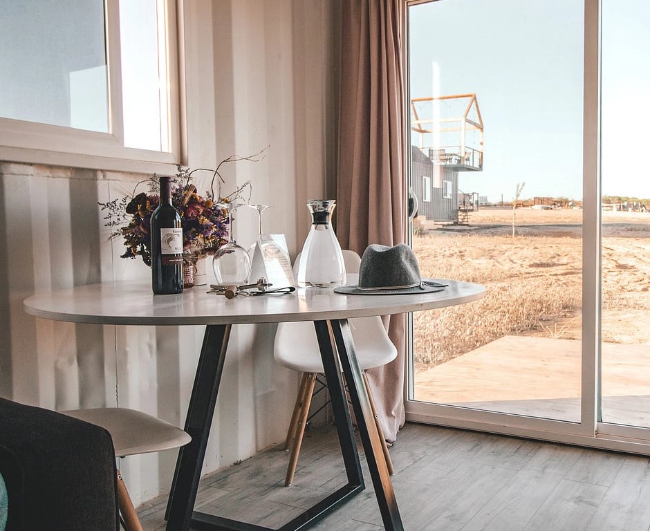 indoors-4234071_1280